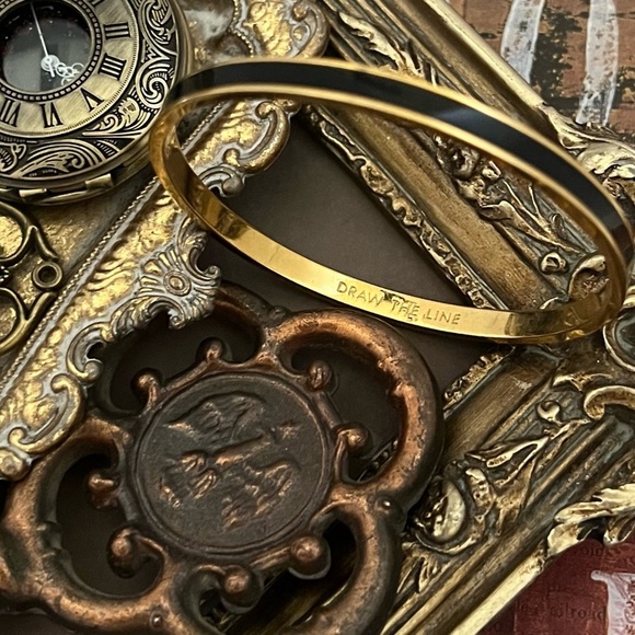 KATE SPADE • Black Draw The Line Bangle Bracelet - Picture 3 of 3